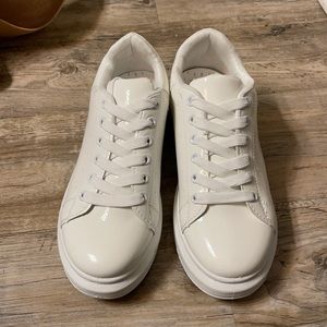 White sneakers fashion nova new w/o tags